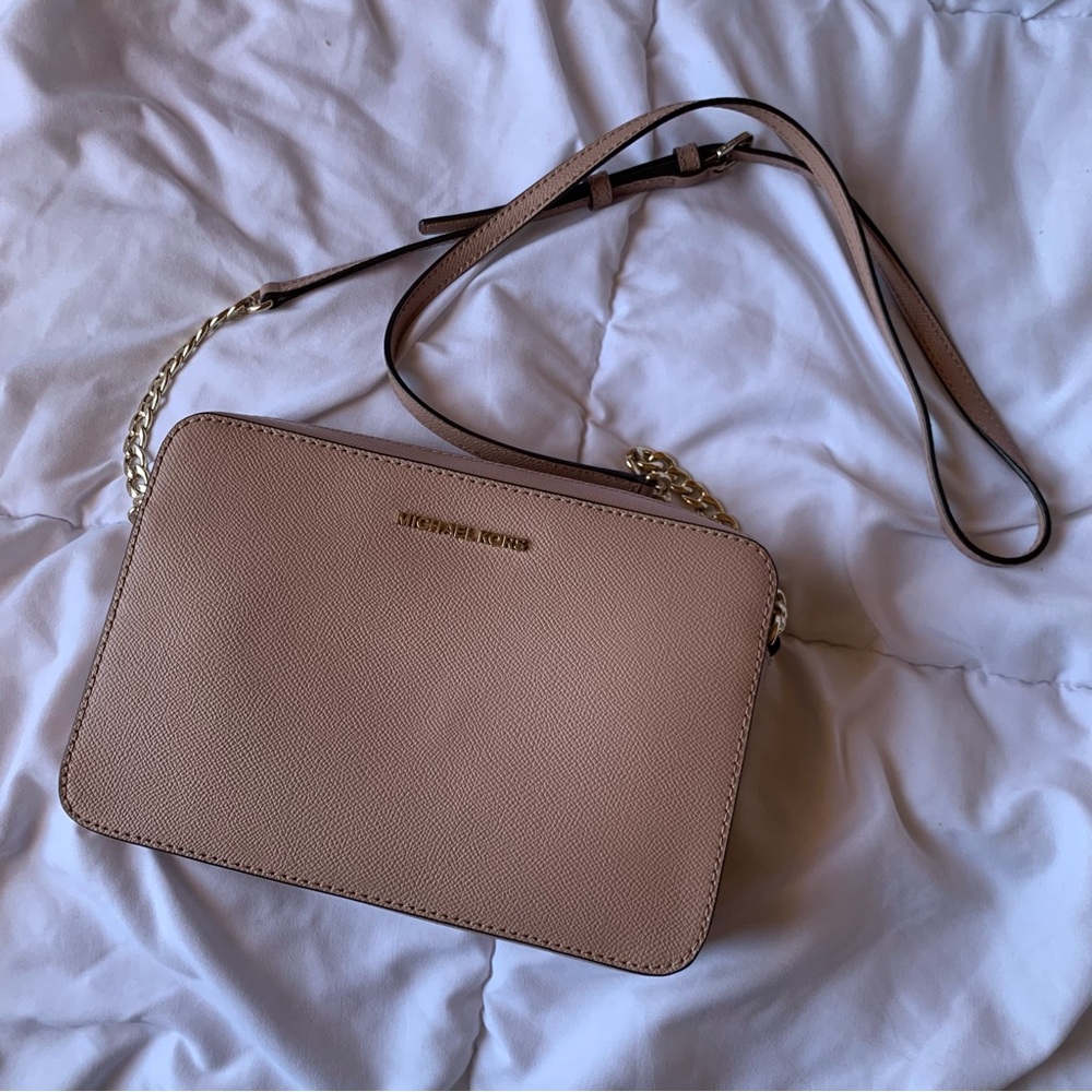 Michael Kors Jet Set Saffiano crossbody bag 🥥